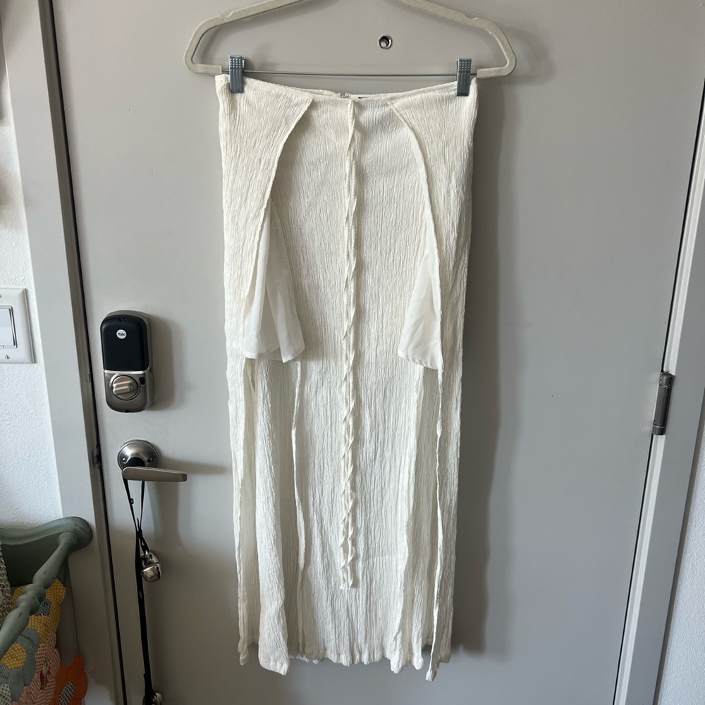 ✨Donating 10/1✨ Forever 21 Flowy White Skirt